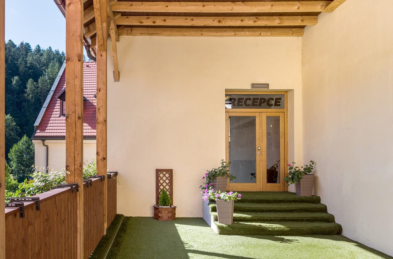 Hotel Pivovar Kácov エクステリア 写真